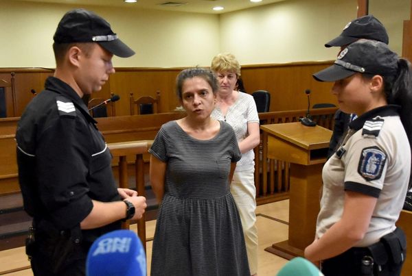 Съдът освободи Биляна Петрова от домашен арест, тя благодари на защитниците си